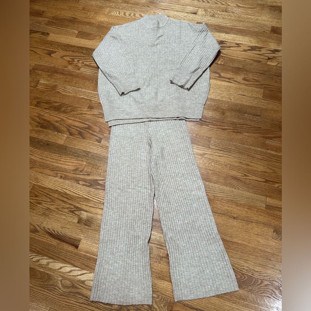 H&M Gray Crew Neck Sweater Set
